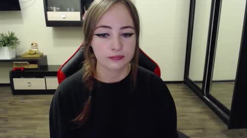 Snapshot of laralianna chatting on 09.11.25 Laralianna online show from 09.11.25