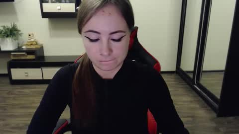 Snapshot of laralianna chatting on 09.16.25 Laralianna online show from 09.16.25