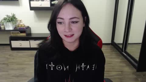 Snapshot of laralianna chatting on 10.04.25 Laralianna online show from 10.04.25