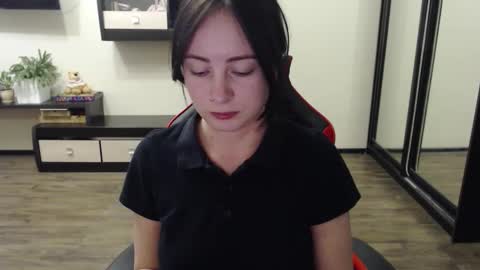 Snapshot of laralianna chatting on 10.08.25 Laralianna online show from 10.08.25