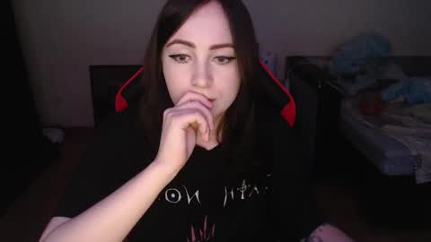 Snapshot of laralianna chatting on 12.17.25 Laralianna online show from 12.17.25