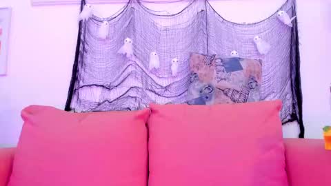 Snapshot of laramurphy chatting on 10.22.25 Lara Murphy online show from 10.22.25