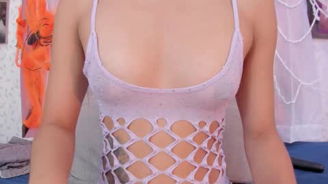 Snapshot of laramurphy chatting on 10.26.25 Lara Murphy online show from 10.26.25