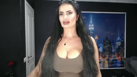 Snapshot of laras_moans chatting on 06.27.26 laras_moans online show from 06.27.26