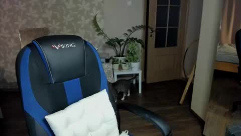 Larisa online show from 10.06.25