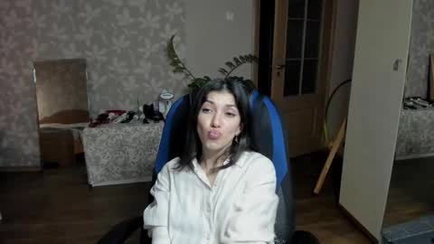 Larisa online show from 10.08.25