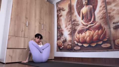 Snapshot of larissa_baker chatting on 10.29.25 isa 3 online show from 10.29.25