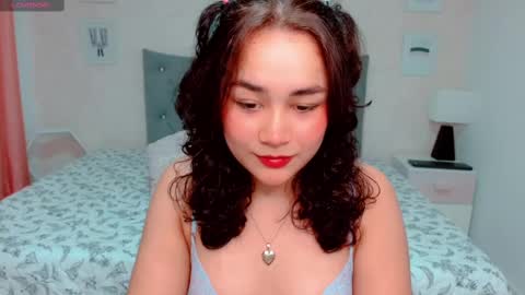 Snapshot of larissalove_doll chatting on 01.05.25 Larissas online show from 01.05.25
