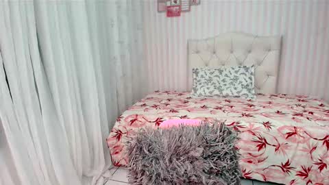 Snapshot of larissalove_doll chatting on 03.12.25 Larissas online show from 03.12.25
