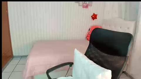 Snapshot of larissalove_doll chatting on 09.11.25 Larissas online show from 09.11.25