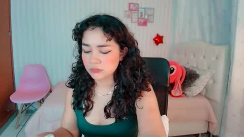 Snapshot of larissalove_doll chatting on 09.12.25 Larissas online show from 09.12.25