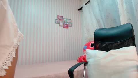 Snapshot of larissalove_doll chatting on 09.16.25 Larissas online show from 09.16.25