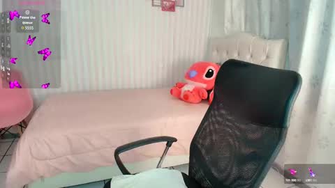 Snapshot of larissalove_doll chatting on 09.25.25 Larissas online show from 09.25.25
