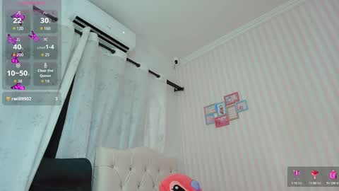 Snapshot of larissalove_doll chatting on 09.30.25 Larissas online show from 09.30.25