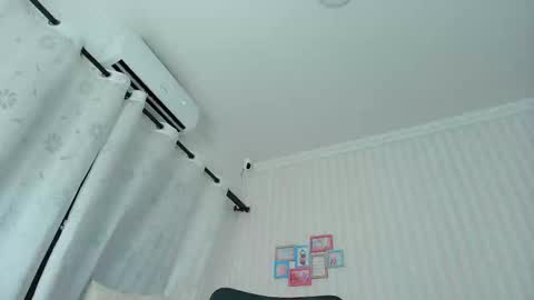 Snapshot of larissalove_doll chatting on 10.02.25 Larissas online show from 10.02.25