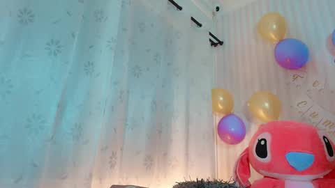 Snapshot of larissalove_doll chatting on 10.10.25 Larissas online show from 10.10.25