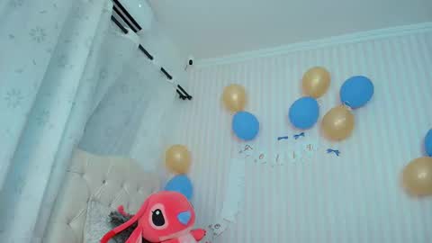 Snapshot of larissalove_doll chatting on 10.11.25 Larissas online show from 10.11.25