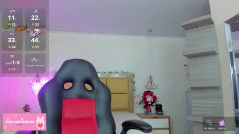 Snapshot of larsonmia chatting on 02.03.26 MIA online show from 02.03.26