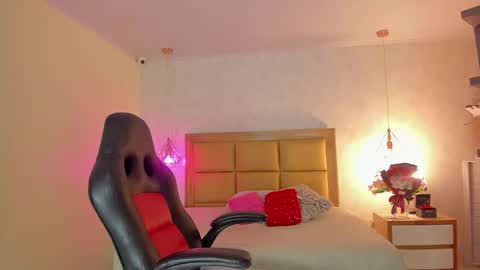 Snapshot of larsonmia chatting on 02.24.26 MIA online show from 02.24.26