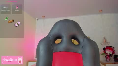 Snapshot of larsonmia chatting on 02.26.26 MIA online show from 02.26.26