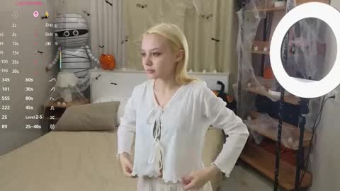 Emilia for my friends Amy online show from 11.04.25