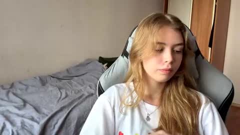 Snapshot of lateshastarnaud chatting on 07.17.26 Linet online show from 07.17.26