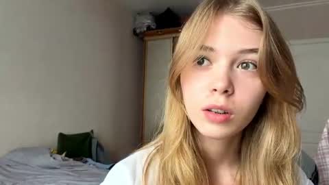 Snapshot of lateshastarnaud chatting on 07.19.26 Linet online show from 07.19.26