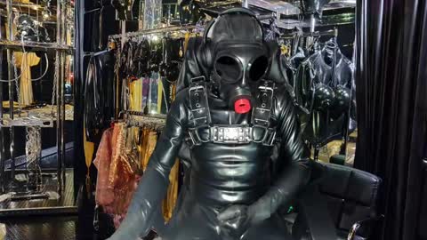 latexlover202 online show from 12.21.24