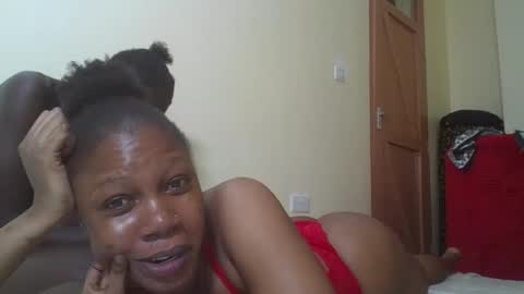 Snapshot of latifah280594 chatting on 03.29.26 latifah online show from 03.29.26