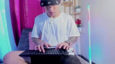 latiin_boy21 online show from 11.08.25