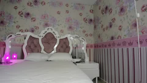 Snapshot of latin_ashley_ chatting on 12.20.24 Valeria online show from 12.20.24