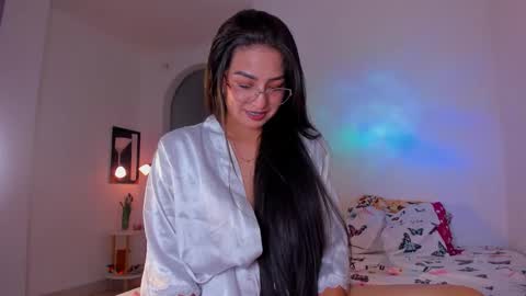Snapshot of latin_gabby chatting on 09.16.25 Gabby online show from 09.16.25