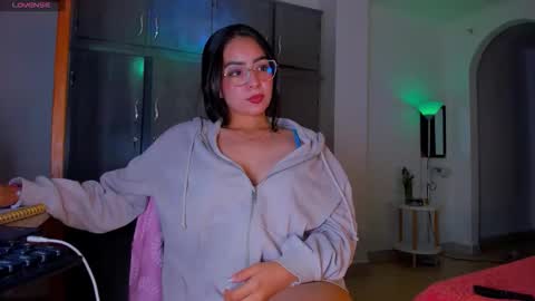 Snapshot of latin_gabby chatting on 10.01.25 Gabby online show from 10.01.25