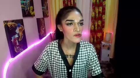 Snapshot of latina_goddes4uxxx chatting on 12.15.24 ask me online show from 12.15.24