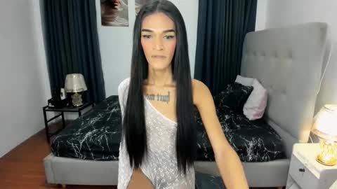 Snapshot of latina_goddes4uxxx chatting on 11.15.25 ask me online show from 11.15.25