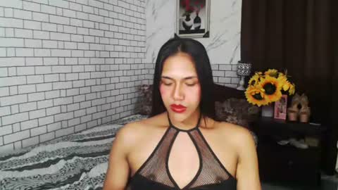 Snapshot of latinatshugecock chatting on 10.08.25 Cha online show from 10.08.25