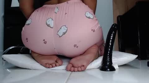 Snapshot of latinfeetqos chatting on 01.14.25 Martina April online show from 01.14.25