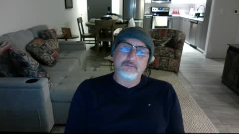 QS - INDEPENDENT MODEL online show from 01.16.25