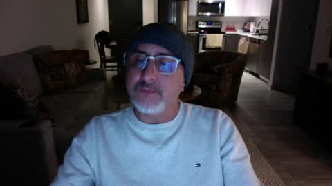 QS - INDEPENDENT MODEL online show from 01.26.25