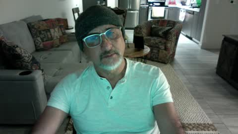 QS - INDEPENDENT MODEL online show from 01.31.25