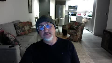 QS - INDEPENDENT MODEL online show from 02.15.25