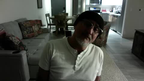 QS - INDEPENDENT MODEL online show from 02.16.25