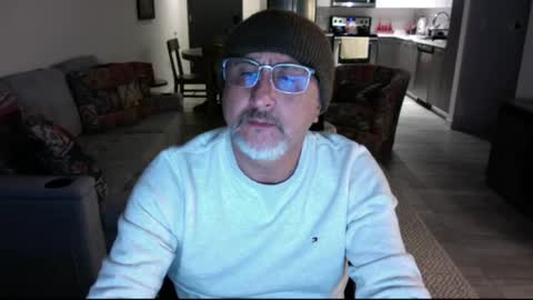 QS - INDEPENDENT MODEL online show from 02.17.25