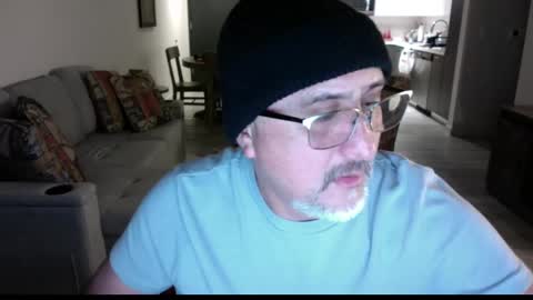 QS - INDEPENDENT MODEL online show from 02.26.25