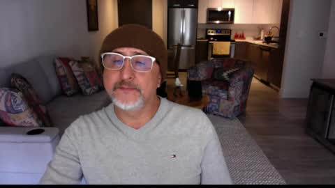 QS - INDEPENDENT MODEL online show from 02.28.25