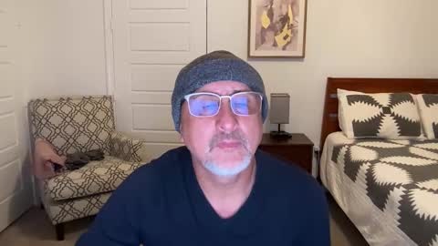 QS - INDEPENDENT MODEL online show from 10.18.25