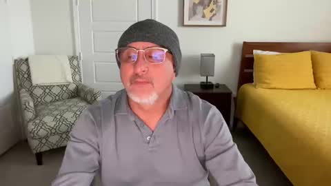 QS - INDEPENDENT MODEL online show from 10.30.25