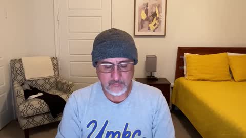 QS - INDEPENDENT MODEL online show from 11.12.25