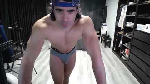 Snapshot of latino23bom chatting on 03.11.26 sam online show from 03.11.26