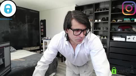 Snapshot of latino23bom chatting on 04.01.26 sam online show from 04.01.26